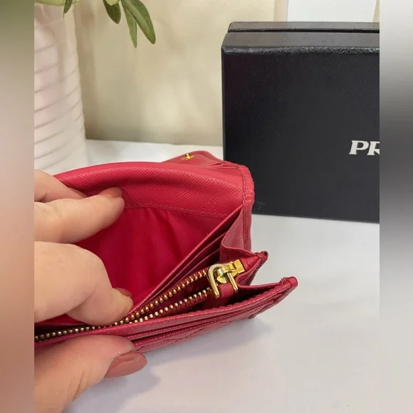 SOLD Prada Authentic Saffiano Fuchsia Quilted Wallet - Picture 7 of 13